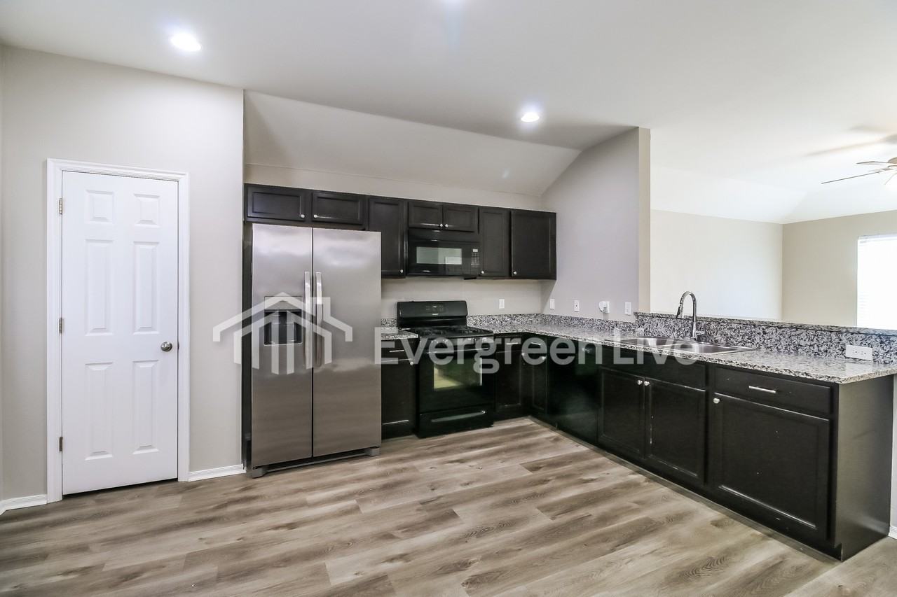 1680 Bradford Pl - Photo 6 of 15