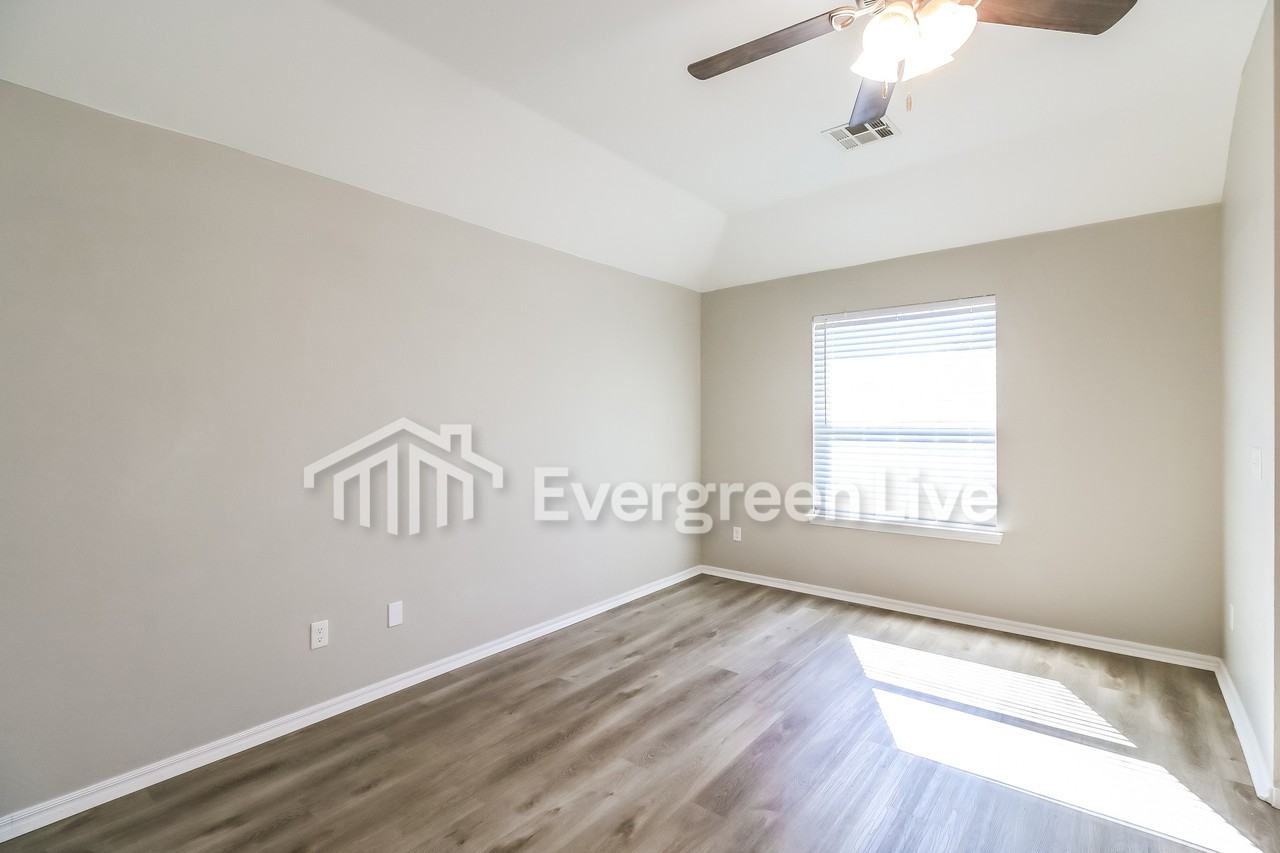 1680 Bradford Pl - Photo 7 of 15