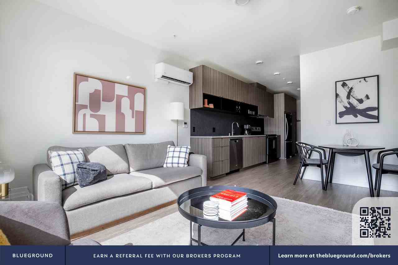 120 Broadway - Photo 5 of 98