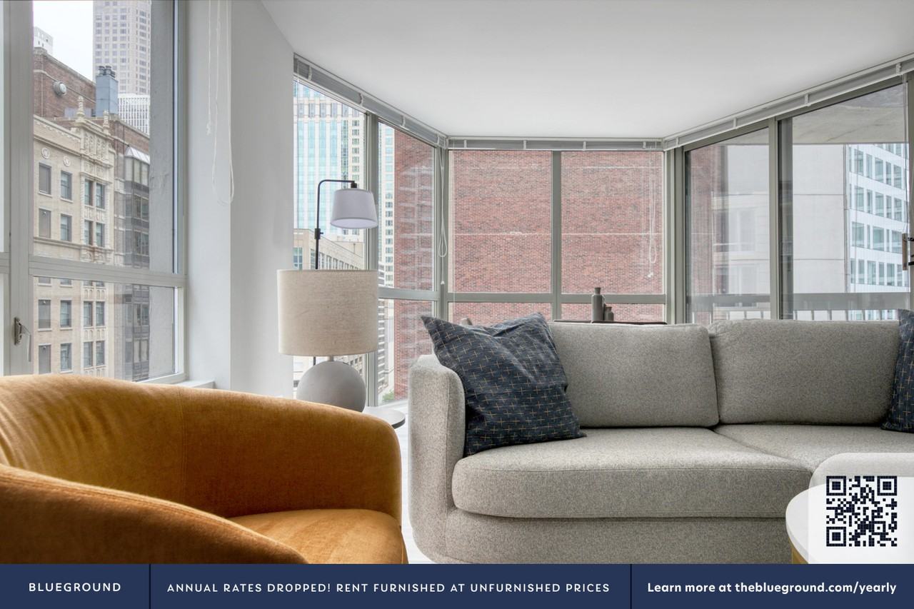 1 East Delaware Place - Photo 4 of 33