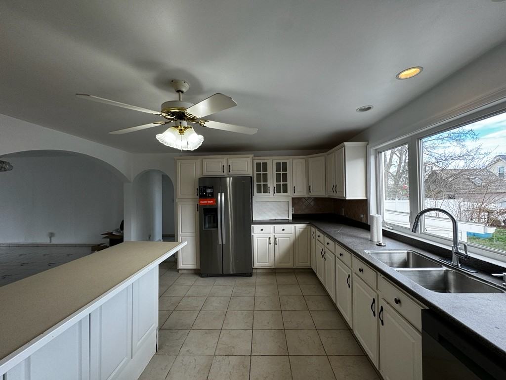 131 Webster St - Photo 2 of 16