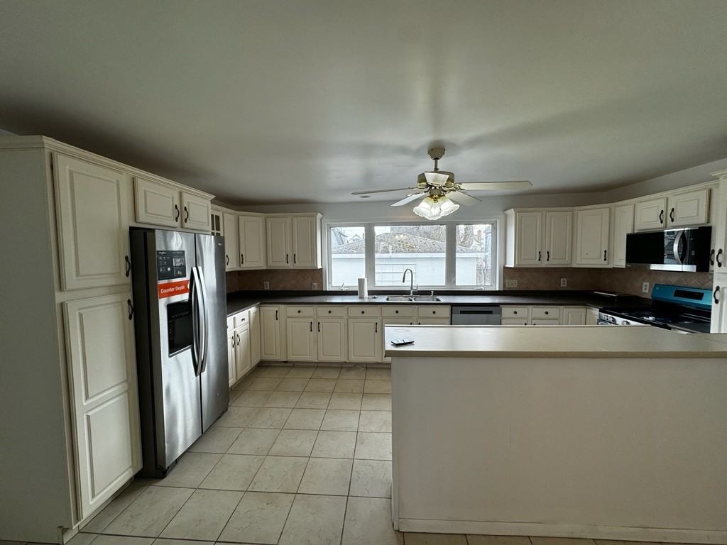 131 Webster St - Photo 3 of 16