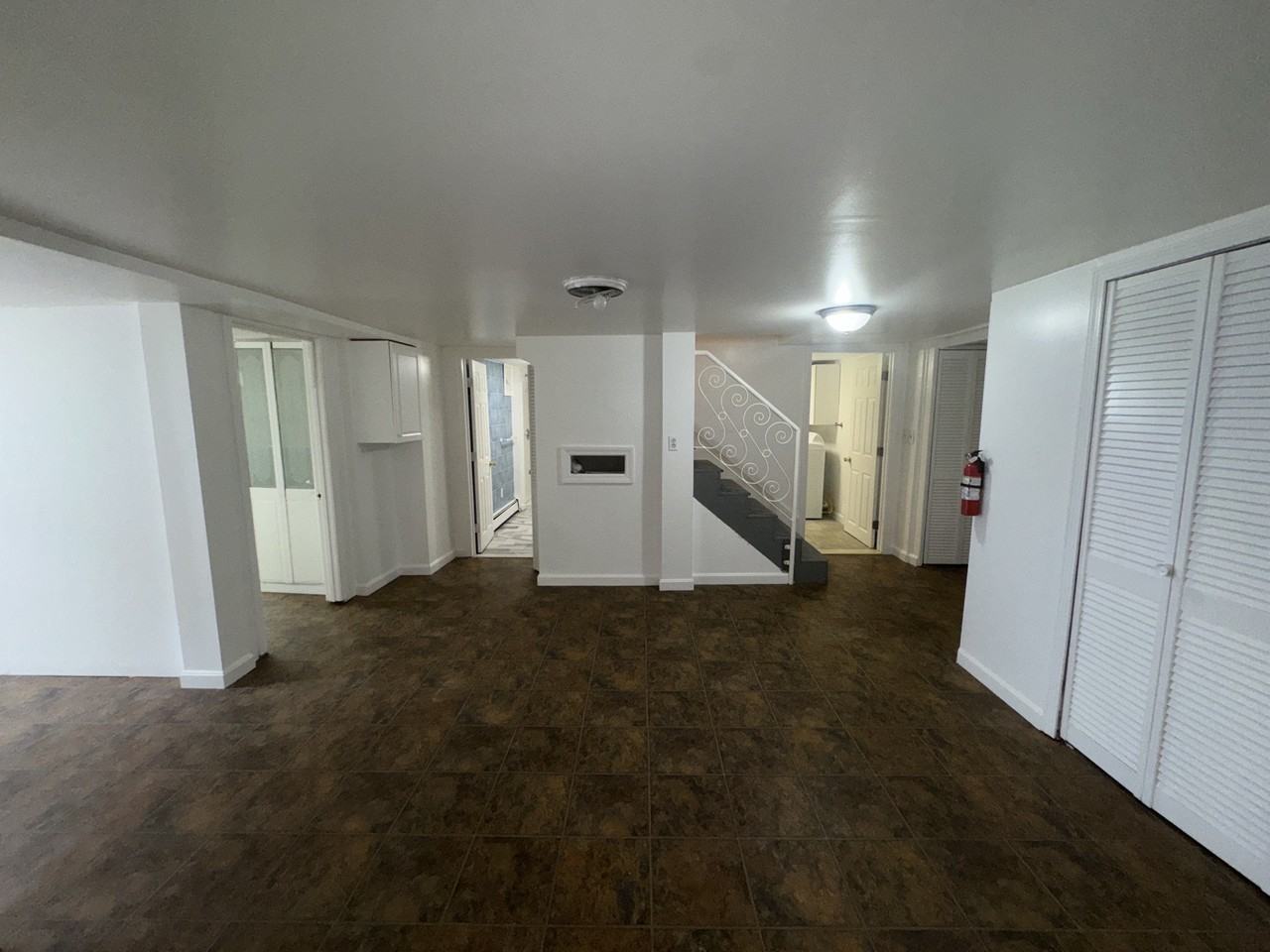 131 Webster St - Photo 4 of 16