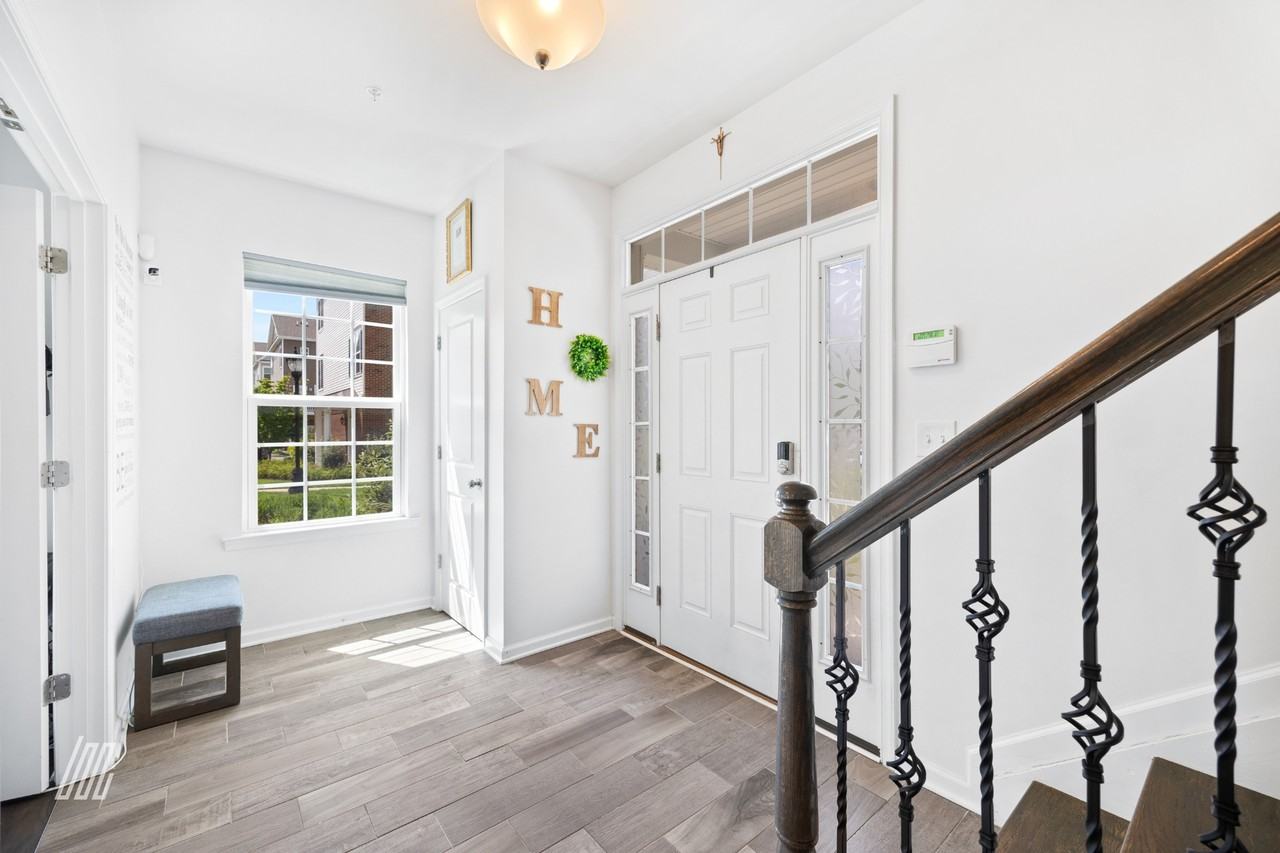 84 Truman Dr - Photo 2 of 13