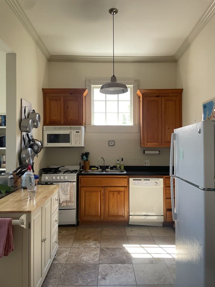 1314 Pleasant St #B - Photo 3 of 18
