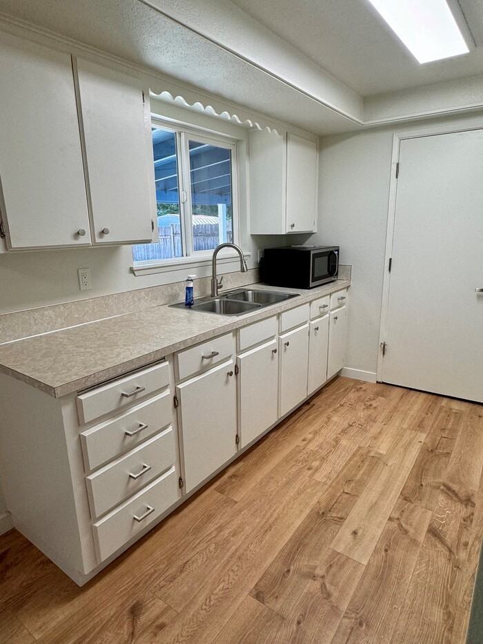 965 Nw 6th Pl - Photo 3 of 14