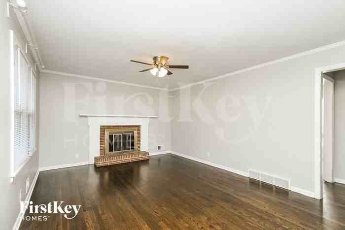5205 Sycamore Dr - Photo 3 of 15
