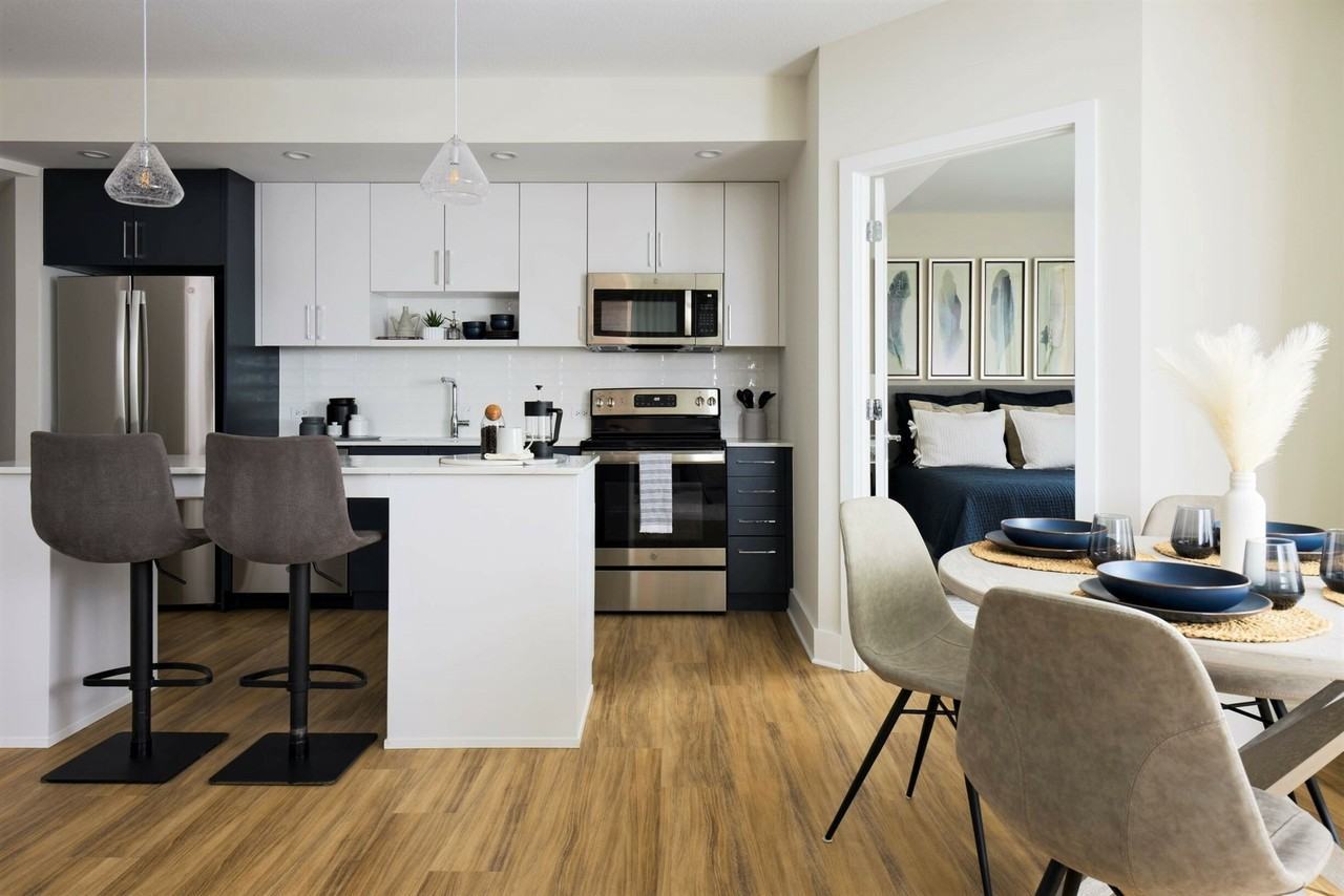 Meridian 2250 at Eisenhower Station - Photo 2 of 50