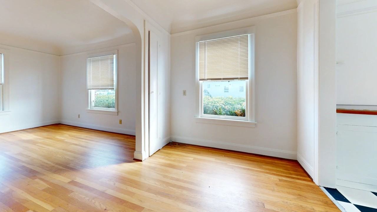 Oregonian - Photo 4 of 10