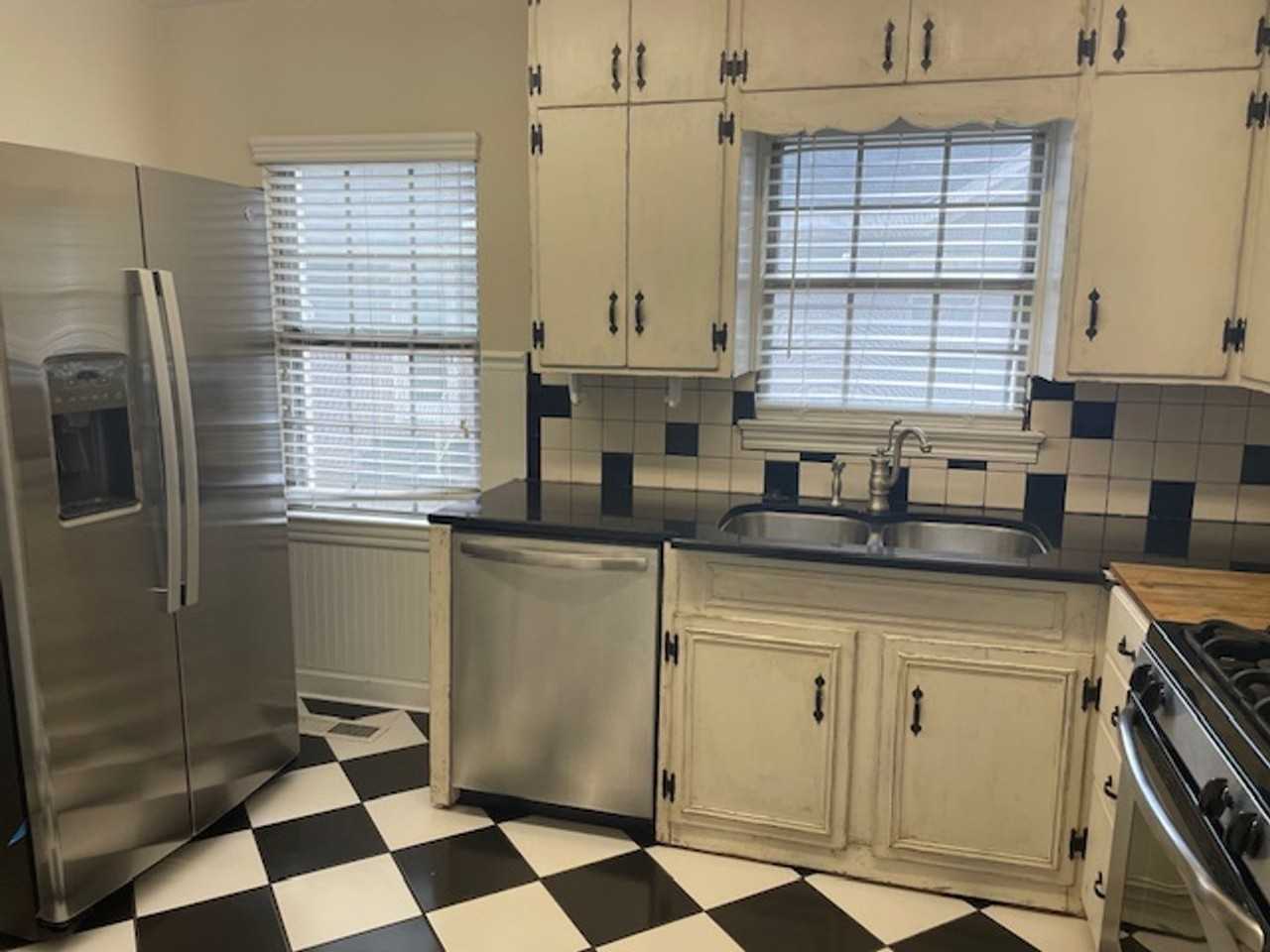 1723 5th Ave - Photo 4 of 11