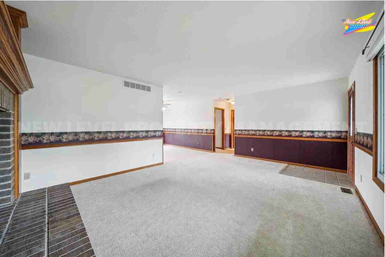 238 S Village Rd - Photo 3 of 40