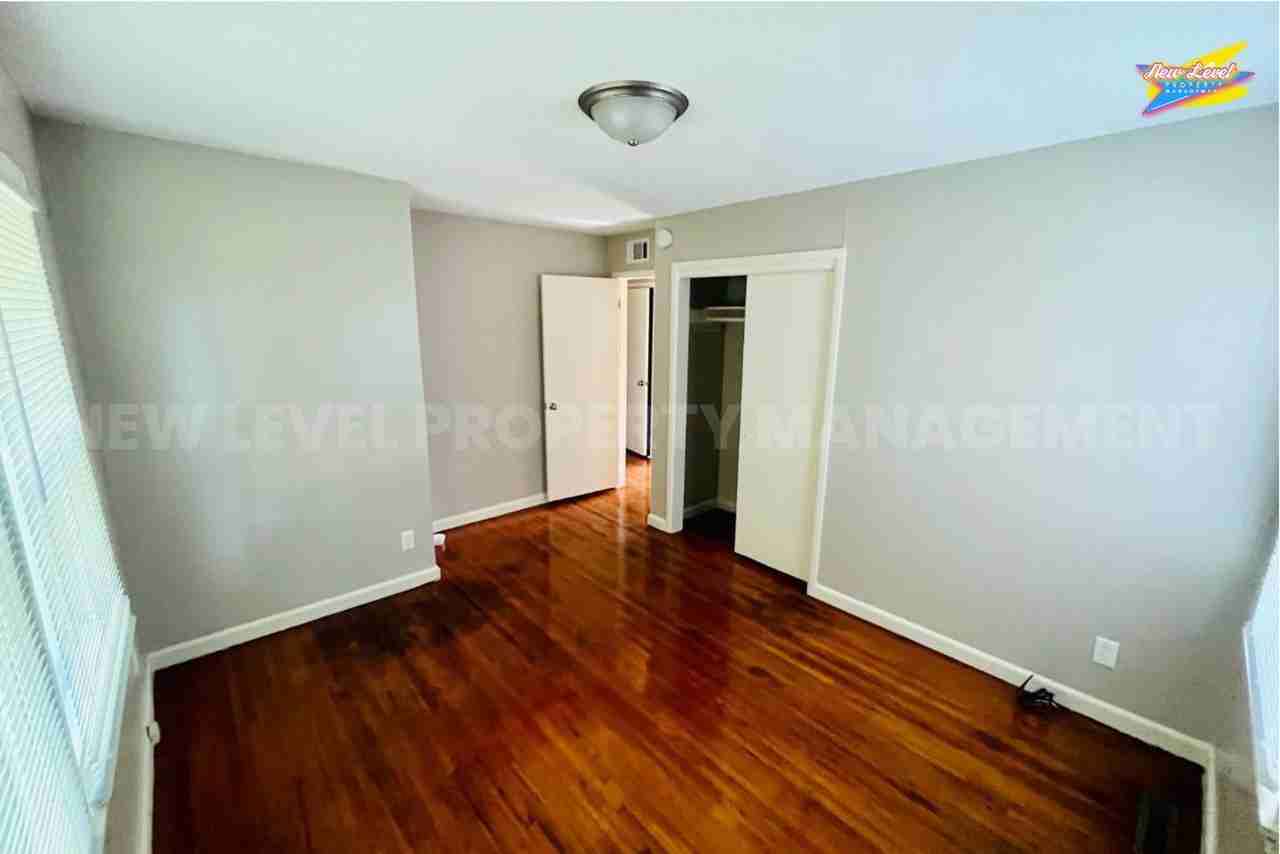 886 S Fabrique Dr - Photo 3 of 20