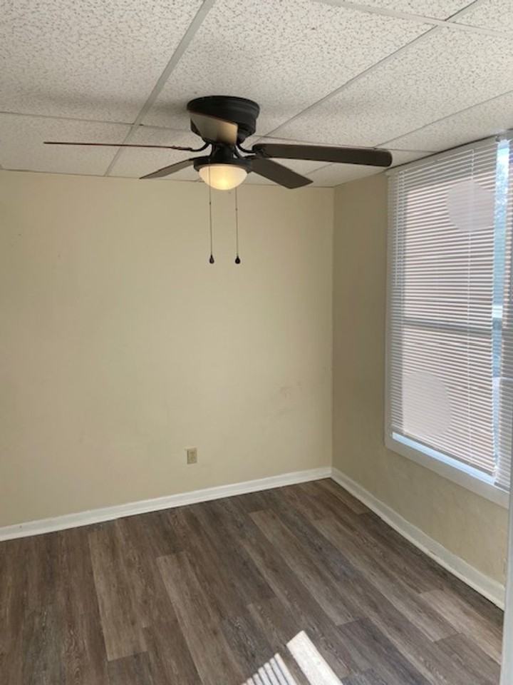 111 S Newport Ave - Photo 5 of 7