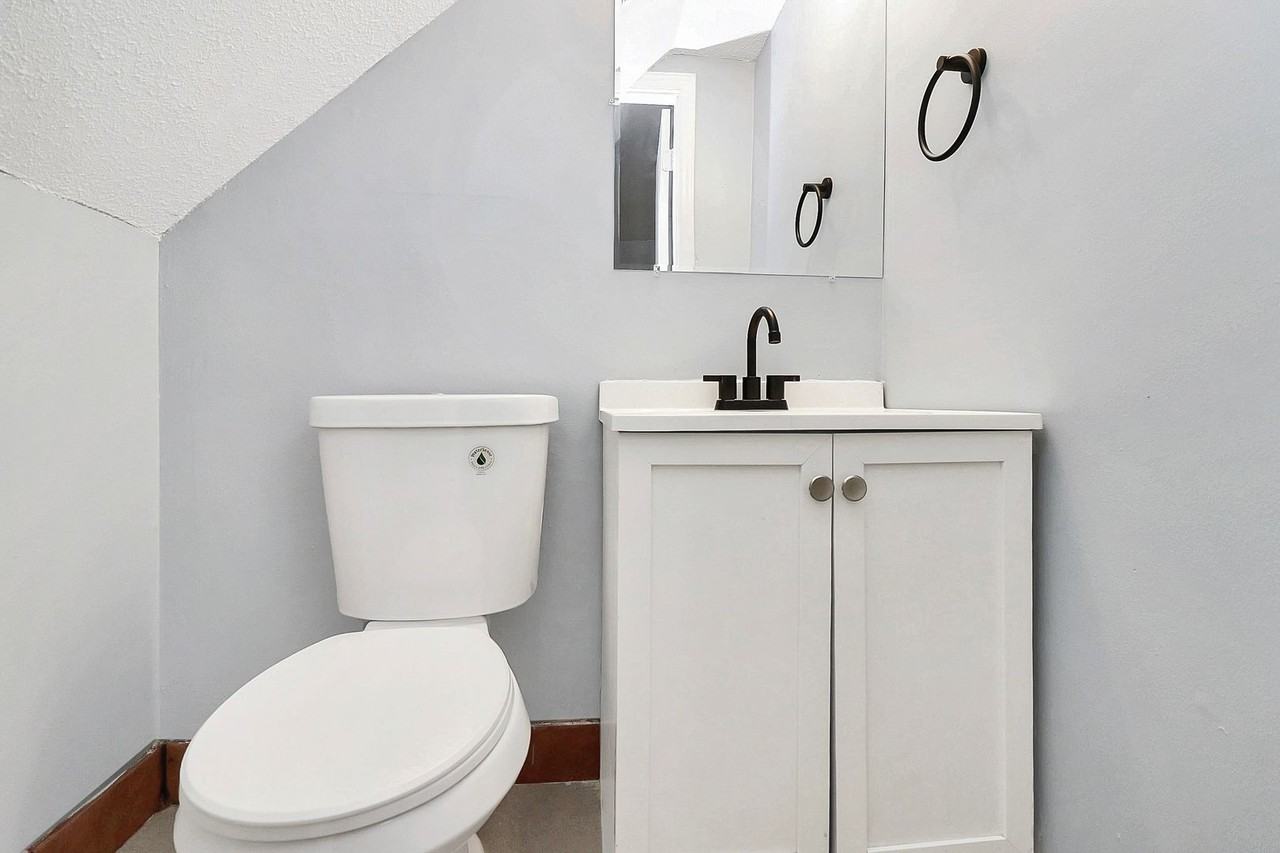 Affordable Updated 1,2,3&4 Bedroom Units!!!! Newly Renovated!!!! Available Now! - Photo 5 of 40
