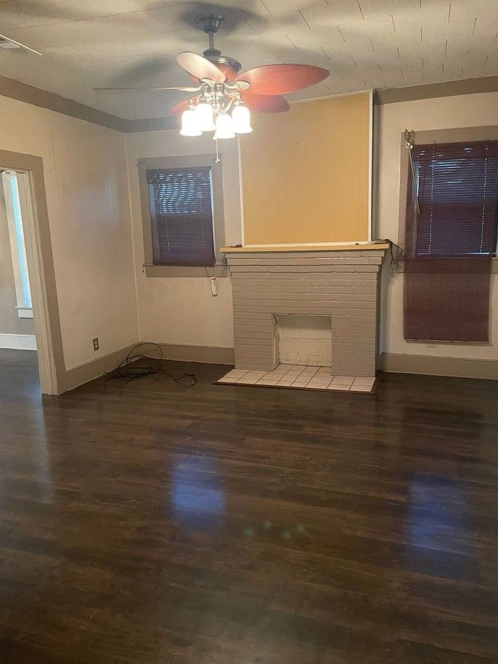2700 Avenue H - Photo 2 of 21
