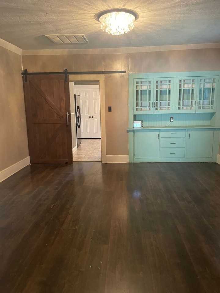2700 Avenue H - Photo 3 of 21