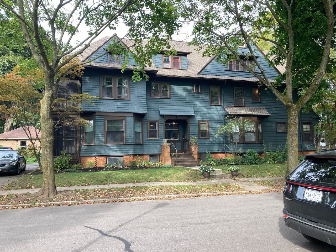 420 Harvard St - Photo 2 of 12