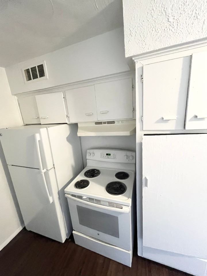 Gaston Twelve Apartments - Photo 2 of 19