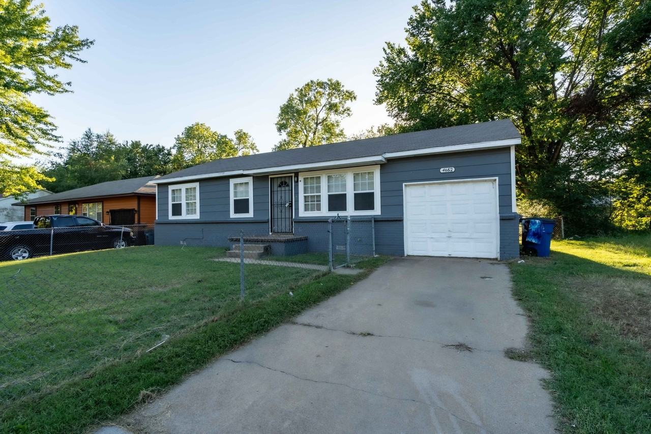 4652 N Main St - Photo 2 of 12