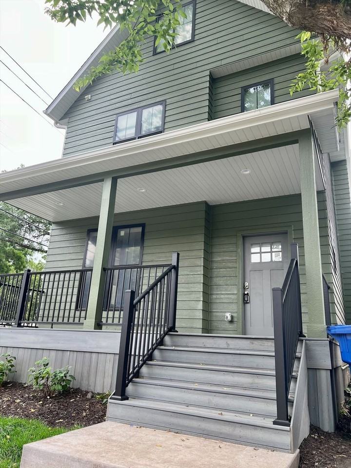 524 12th Ave Se - Photo 2 of 10