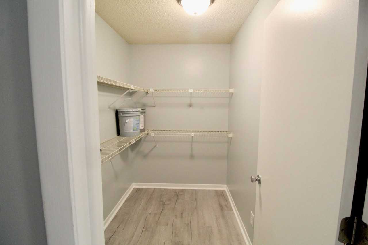 1342 Hunters Rd Apt E - Photo 2 of 20