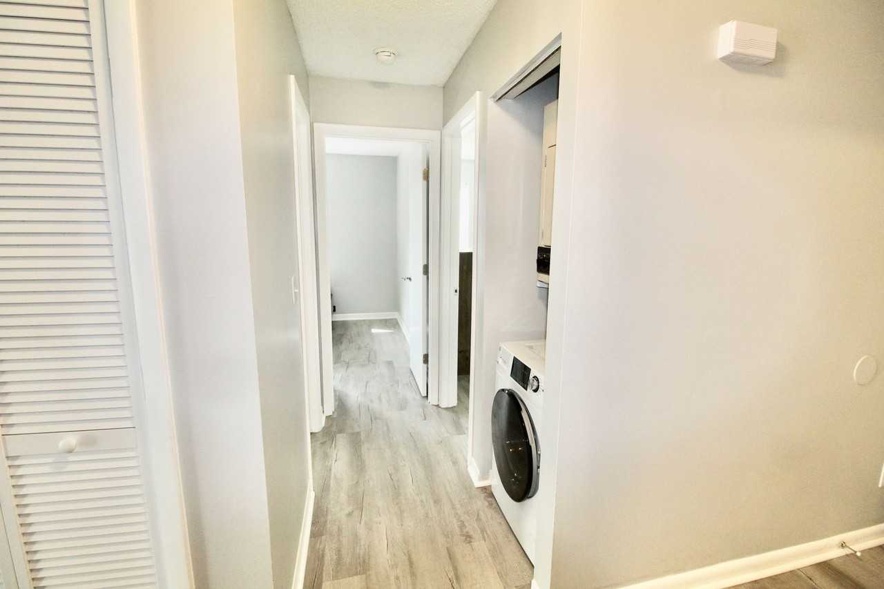 1342 Hunters Rd Apt E - Photo 6 of 20