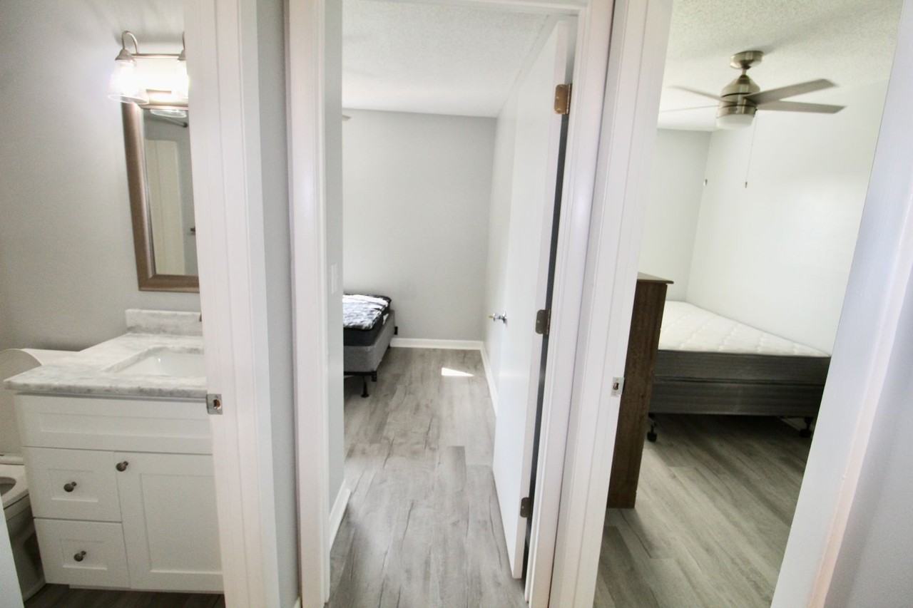 1342 Hunters Rd Apt E - Photo 7 of 20