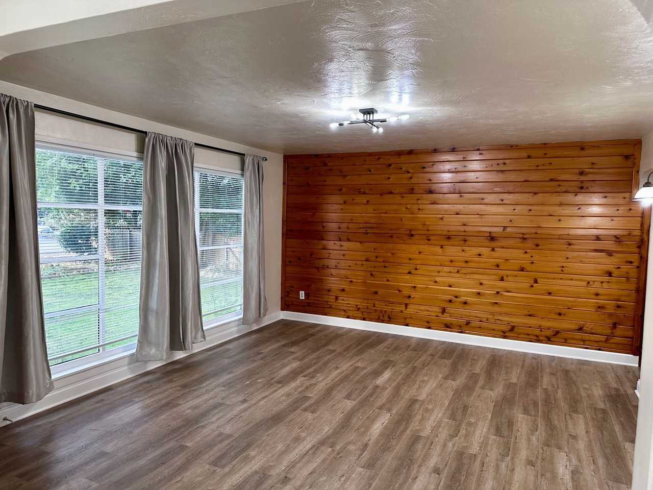 3475 Nicolet Ln - Photo 3 of 9