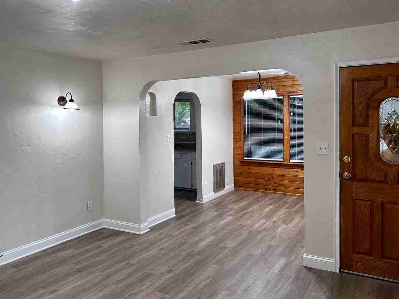 3475 Nicolet Ln - Photo 5 of 9