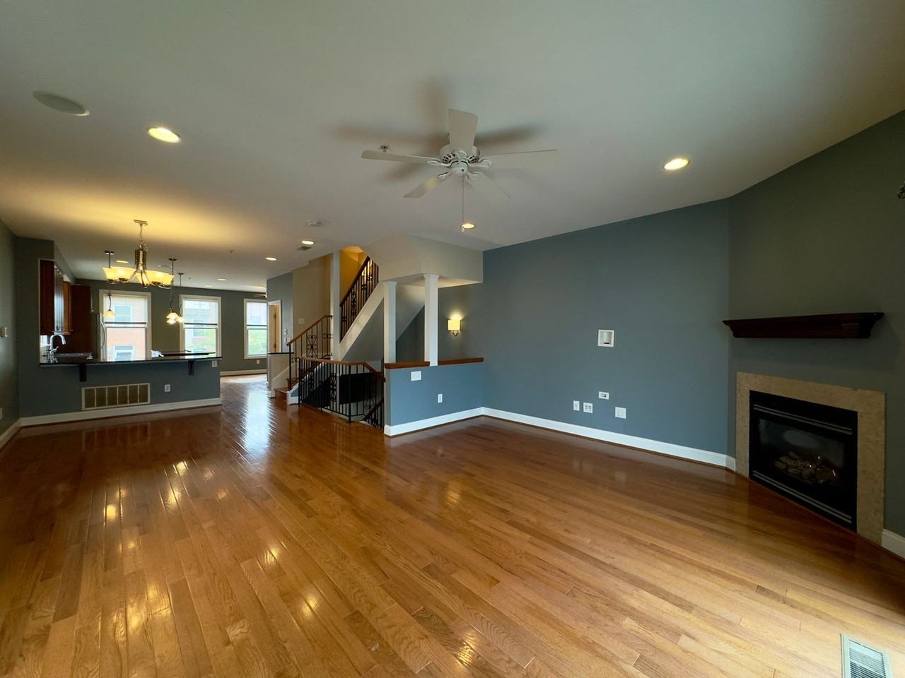902 S Linwood Ave - Photo 4 of 34