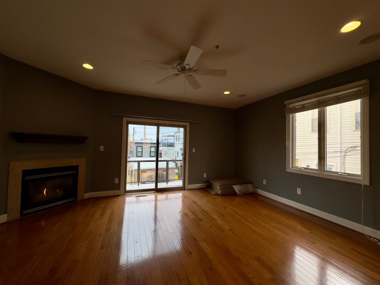 902 S Linwood Ave - Photo 5 of 34