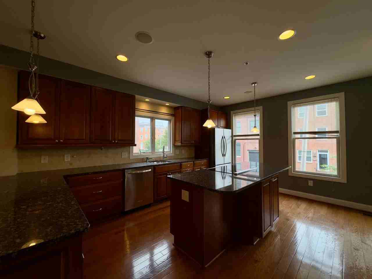 902 S Linwood Ave - Photo 6 of 34