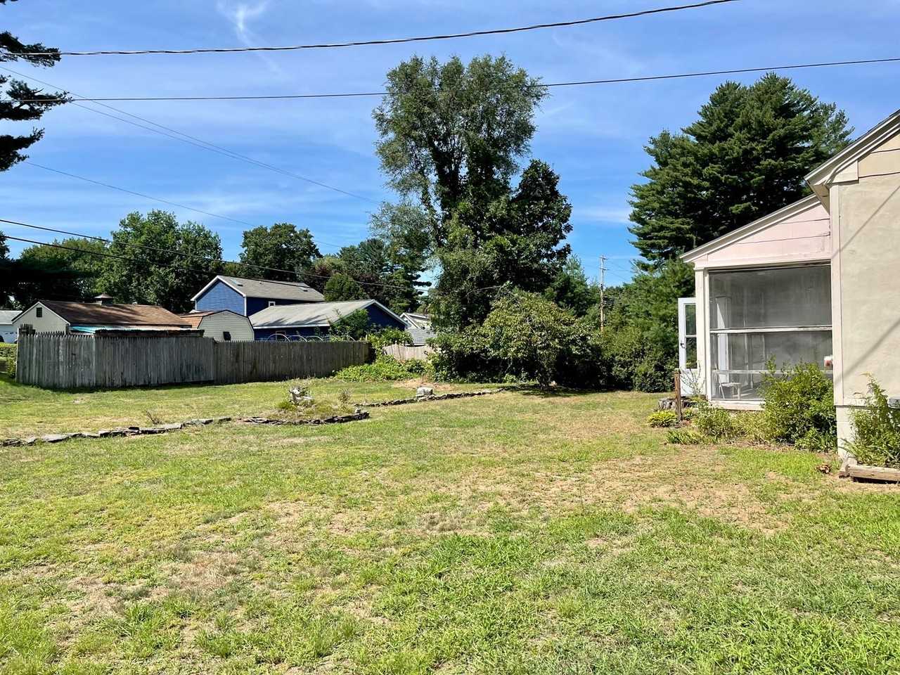 14 Loren Ave - Photo 3 of 17