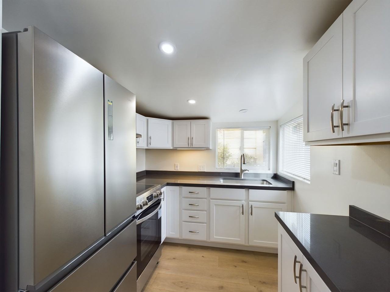 675 Sonoma Ave - Photo 2 of 10