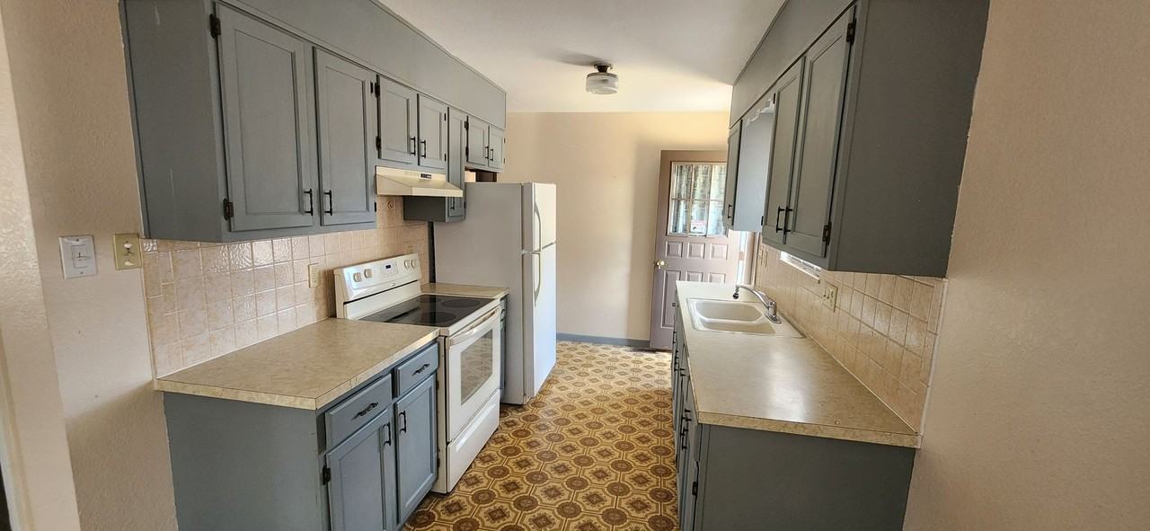818 Kalispel Ave - Photo 2 of 11