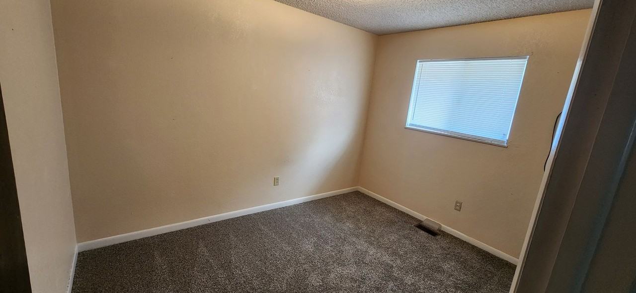 818 Kalispel Ave - Photo 3 of 11