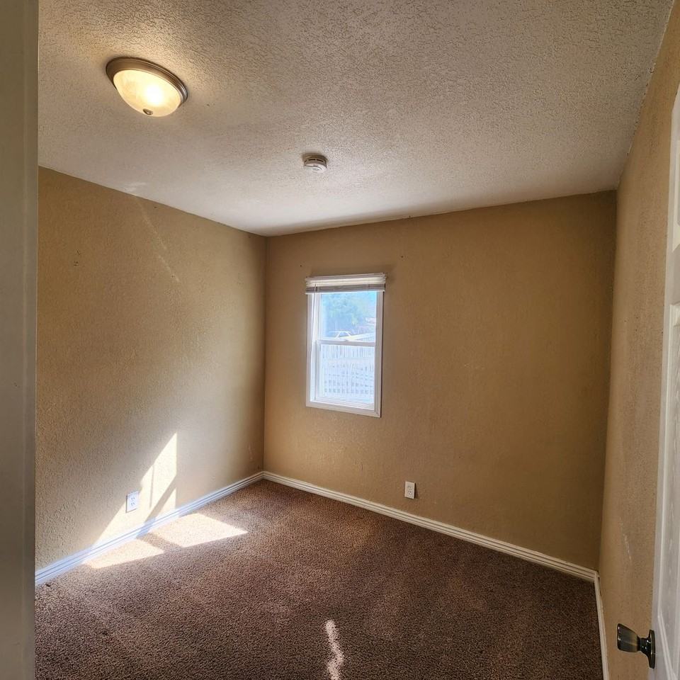 1206 Glenarm St - Photo 6 of 19