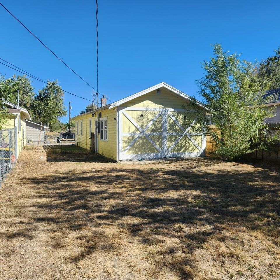 1206 Glenarm St - Photo 3 of 16