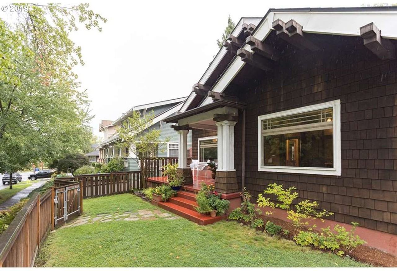 444 Ne Floral Pl - Photo 2 of 33