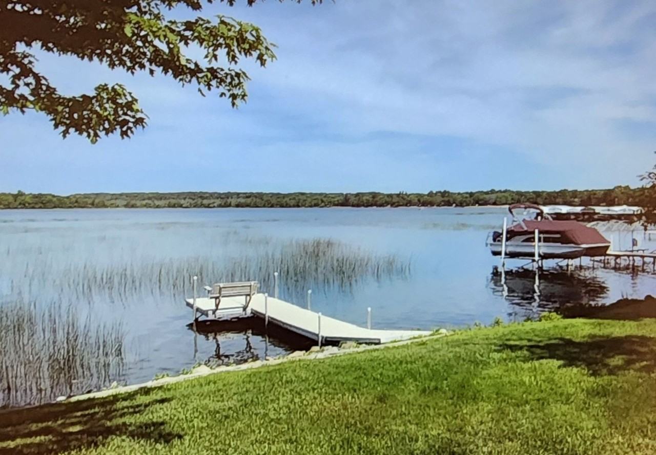 9376 S Park Dr Ne - Photo 3 of 18