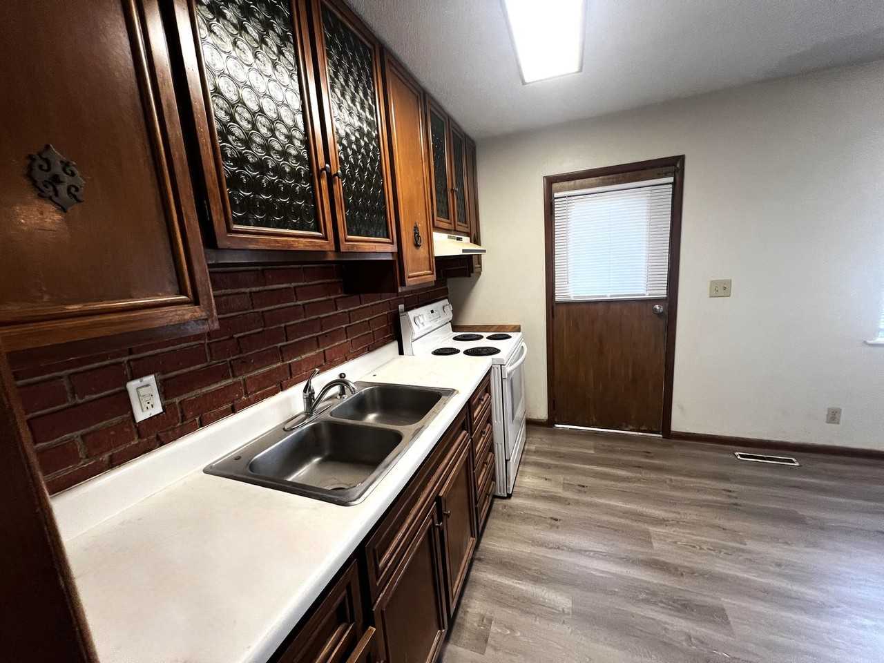 2 Regal Ln - Photo 3 of 20