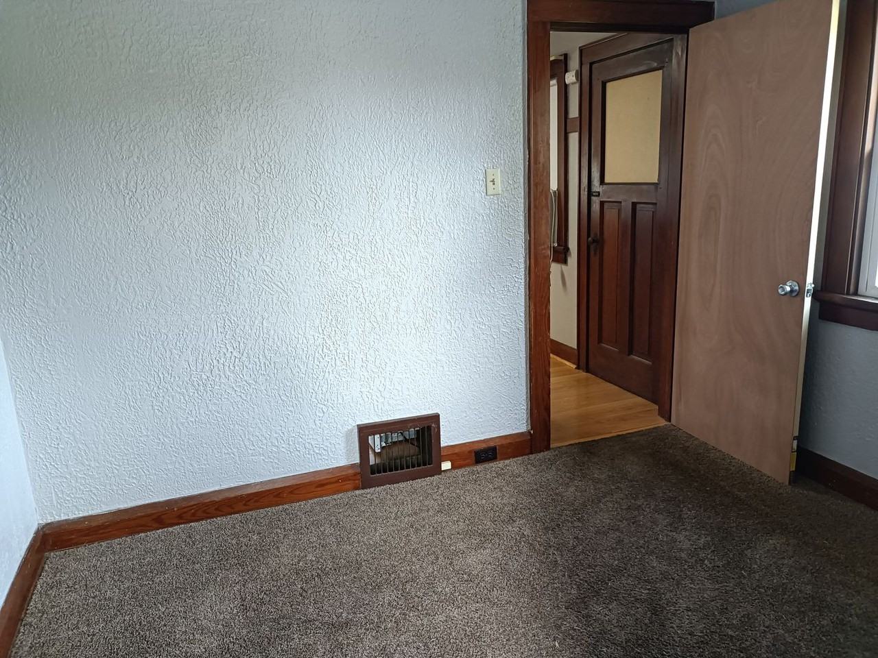 9214 South Chicago Road - Photo 5 of 15