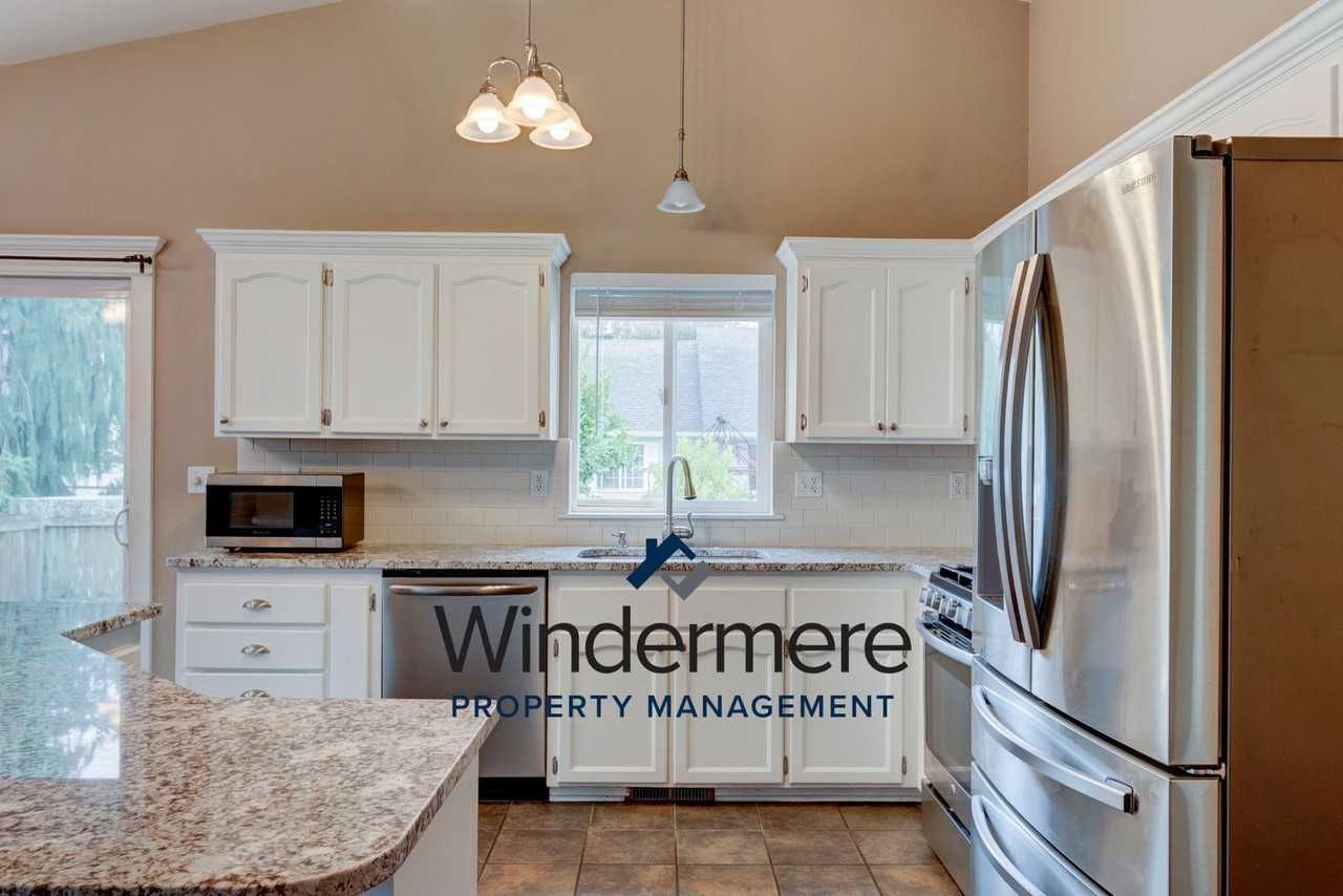 1189 Ridgeway Dr - Photo 2 of 25