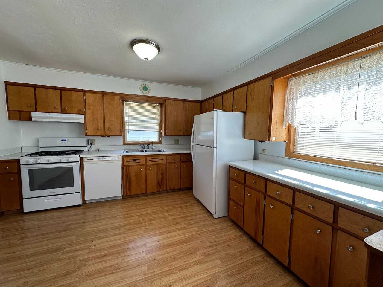 1419 S 28th St - Photo 2 of 13