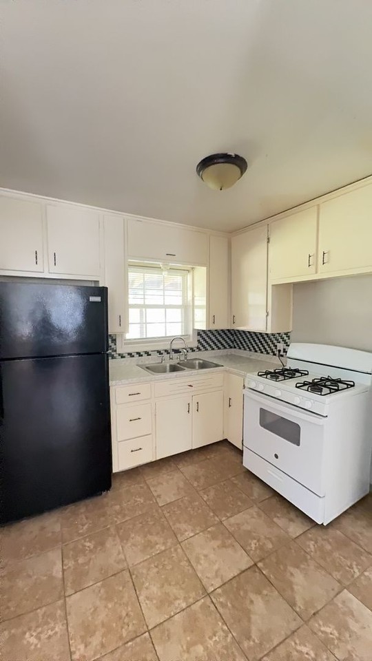 2238 N Estelle St - Photo 3 of 33