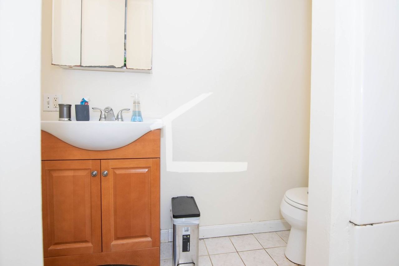 81 Gibbs St - Photo 6 of 10