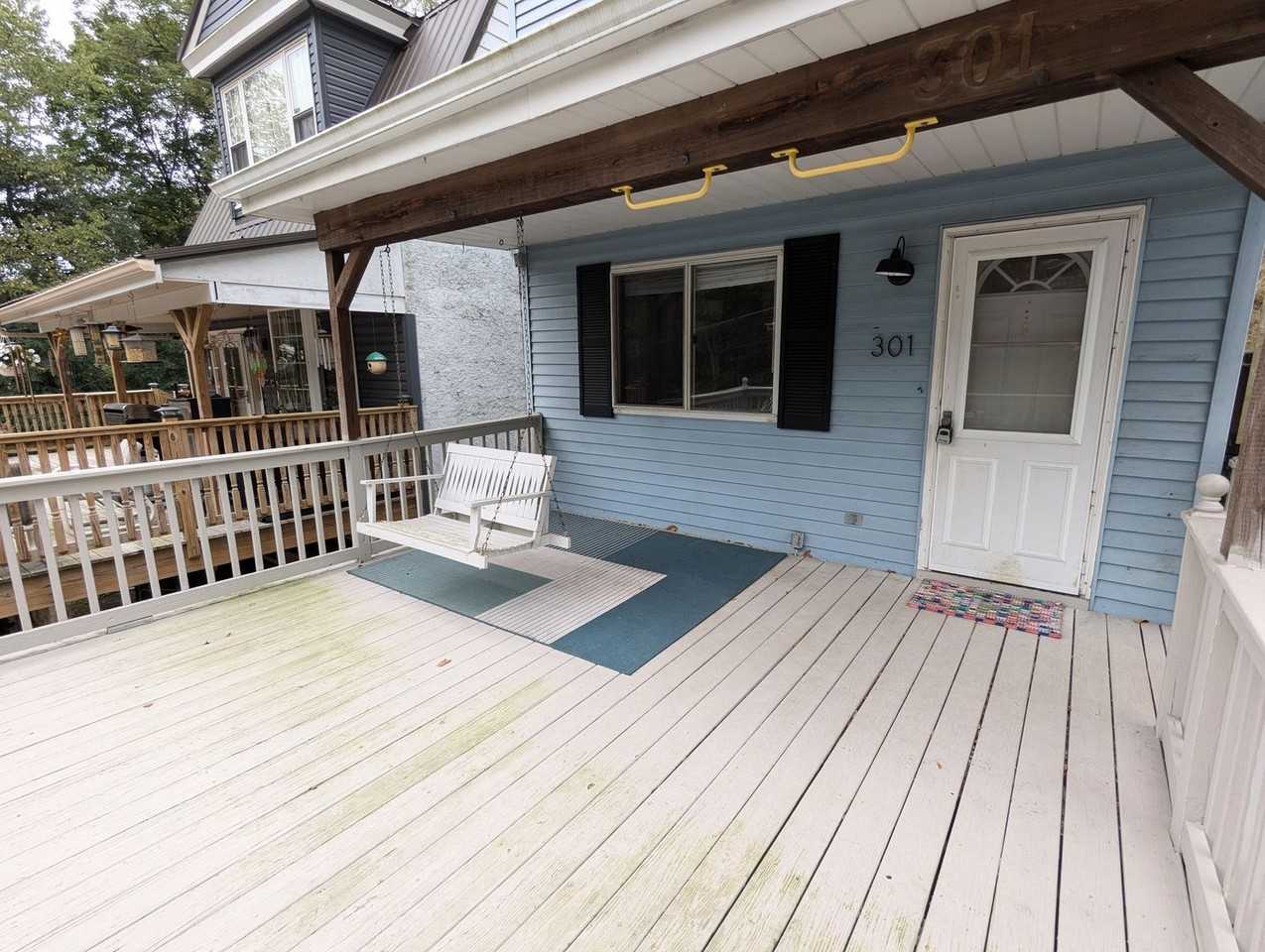 301 Milroy St - Photo 2 of 20