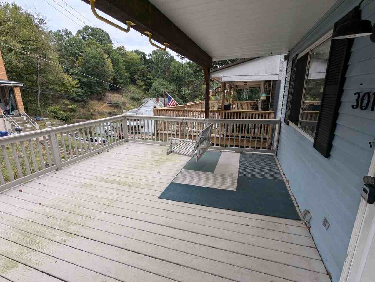 301 Milroy St - Photo 3 of 20