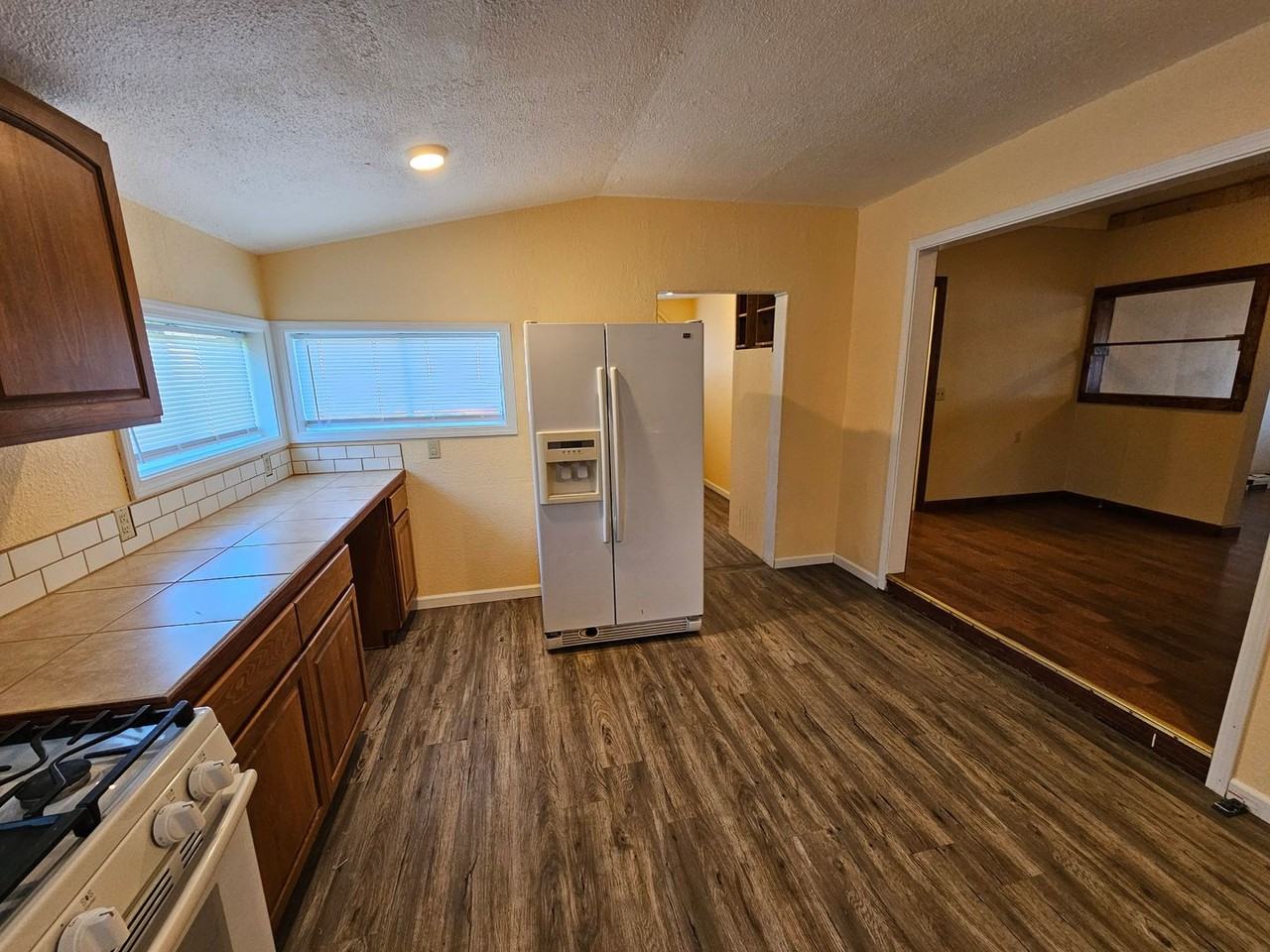 495 F St - Photo 5 of 14