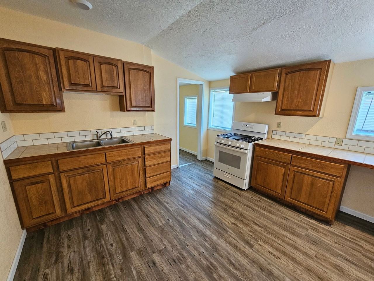495 F St - Photo 6 of 14